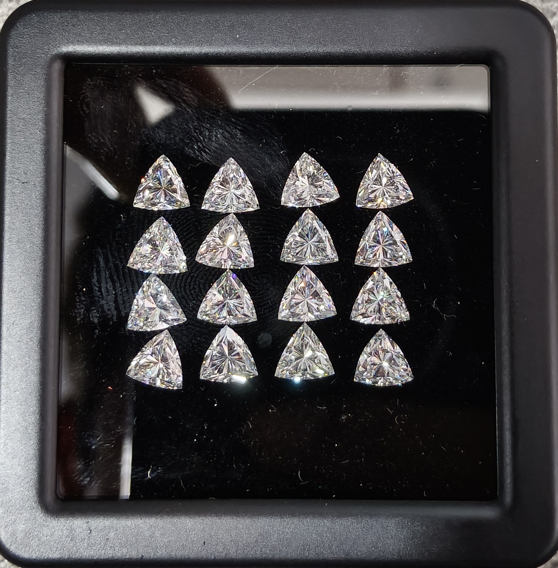 0.37 CT E/F/G VS TRILLIANT diamond Layout